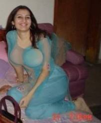 Sexy aunties in pakistan